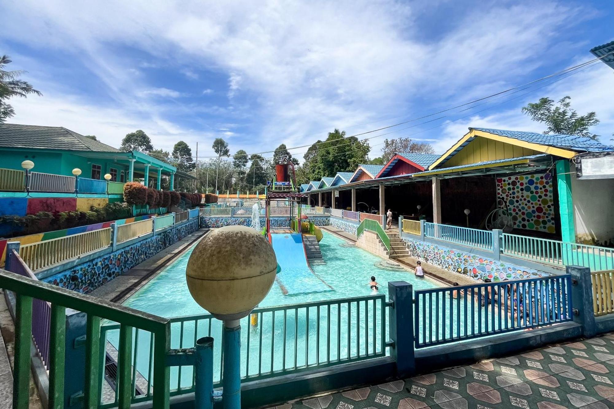 Reddoorz At Villa Waterfun Favour Pagar Alam Pagaralam Экстерьер фото